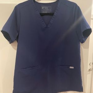 figs navy top